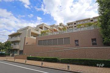 ガーデンコート成城の外観（北側から）