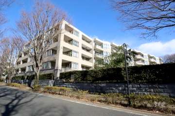 パークシティ成城Ｆコートの外観(南西側から)