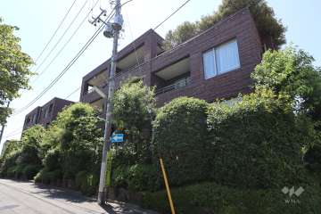 東急ドエルプレステージ成城の外観(北東側から)