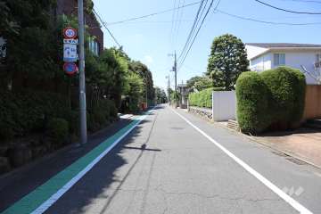 敷地北東側の前面道路