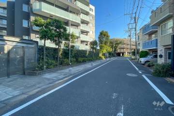 敷地北側の前面道路