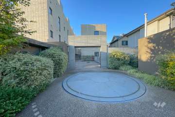 駐車場の出入り口（リングシャッター付き）　