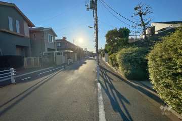 敷地南側の前面道路