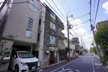 敷地北側の前面道路（東側から）