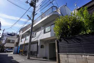 日神パレス赤堤の外観（南東側から）