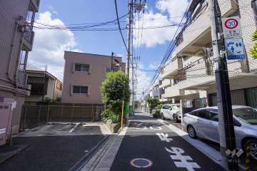 敷地北側の前面道路（東側から）