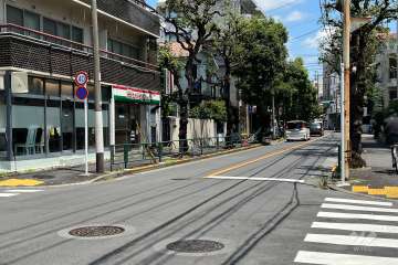 敷地南側の前面道路