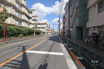 敷地北側の前面道路