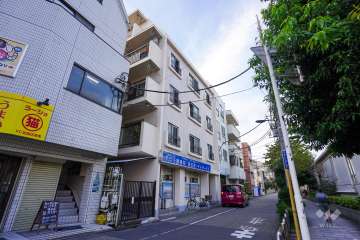 敷地東側の前面道路（南側から）