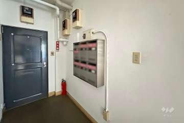 住戸入り口（共用ポスト）