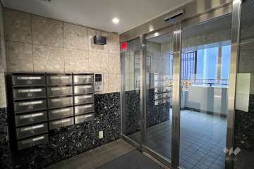 エントランスはオートロック付きです。