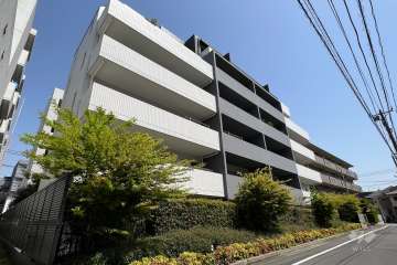 プラネスーペリア経堂赤堤の外観（南西側から）