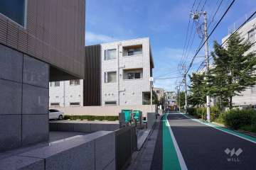 敷地東側の前面道路（南側から）