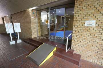 エントランスホールには談話スペースが設けられています。