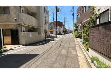 敷地北側の前面道路