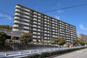 ツウィング宝塚中山２番館の外観（南東側から）