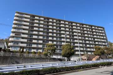 ツウィング宝塚中山２番館の外観（東側から）