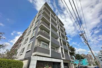 イデアル世田谷千歳台の外観（南西側から）