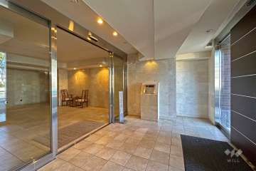 エントランスはオートロック付きです。