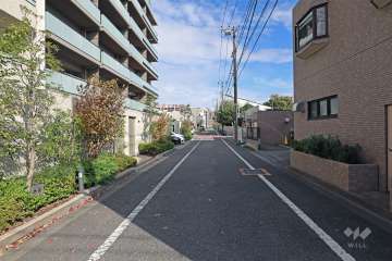 敷地南側の前面道路