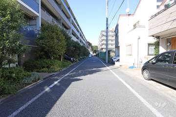 敷地東側の前面道路