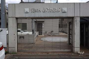 駐車場の出入り口（リングシャッター付き）・敷地内駐車場（屋外機械式）