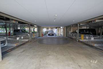 敷地内駐車場（屋内機械式）