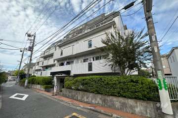 エスカイア千歳船橋の外観（南東側から）