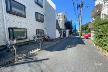 敷地北側の全面道路（東側から）