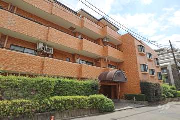 ライオンズマンション千歳船橋第2の外観（西側から）