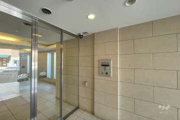 エントランスはオートロック付きです。