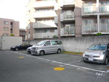 敷地内平面駐車場
