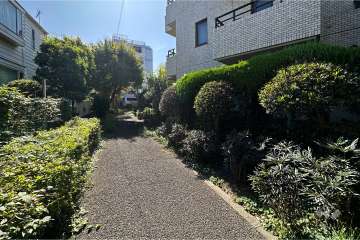 敷地東側の通路（北側から）