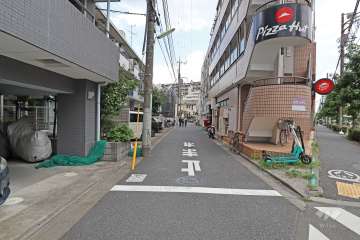 敷地南西側の前面道路