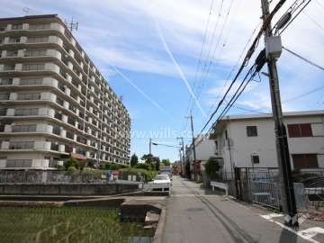 敷地南側の前面道路