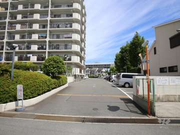 駐車場の出入り口