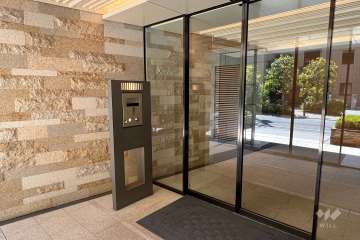 エントランスはオートロック付きです。