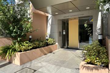 南側エントランス