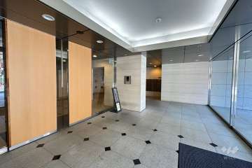 エントランスはオートロック付きです。