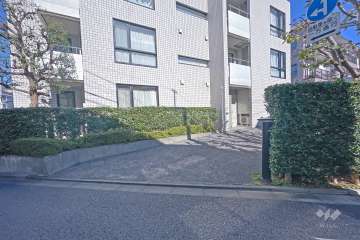 駐車場の出入り口