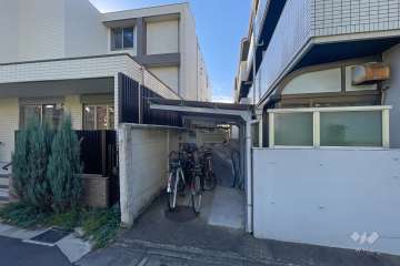 駐輪場（屋根付き）