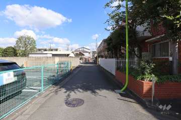 敷地北側の前面道路
