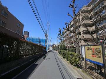敷地南側の前面道路