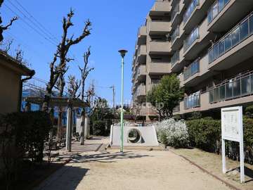 敷地南東側にある『のまこうえん』
