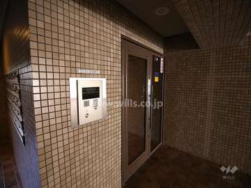 エントランスにはオートロックが設置されています。
