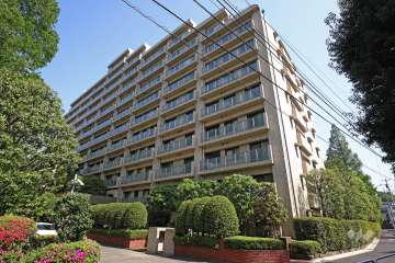 成城ハイム2号棟の外観（西側から）