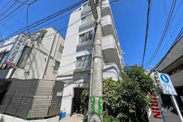 クリスタル三軒茶屋パート１の外観（南西側から）