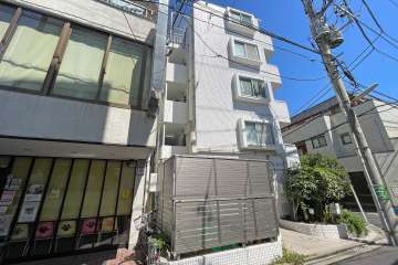 クリスタル三軒茶屋パート１の外観（西側から）