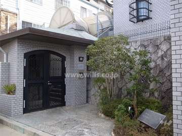 エントランスはオートロック付きです。