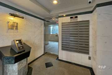 エントランスはオートロック付きです。